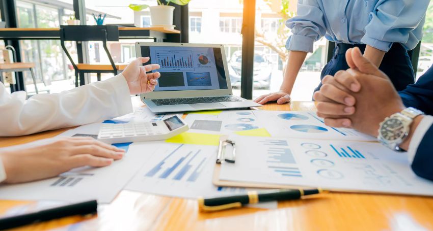 what is a risk management strategy​